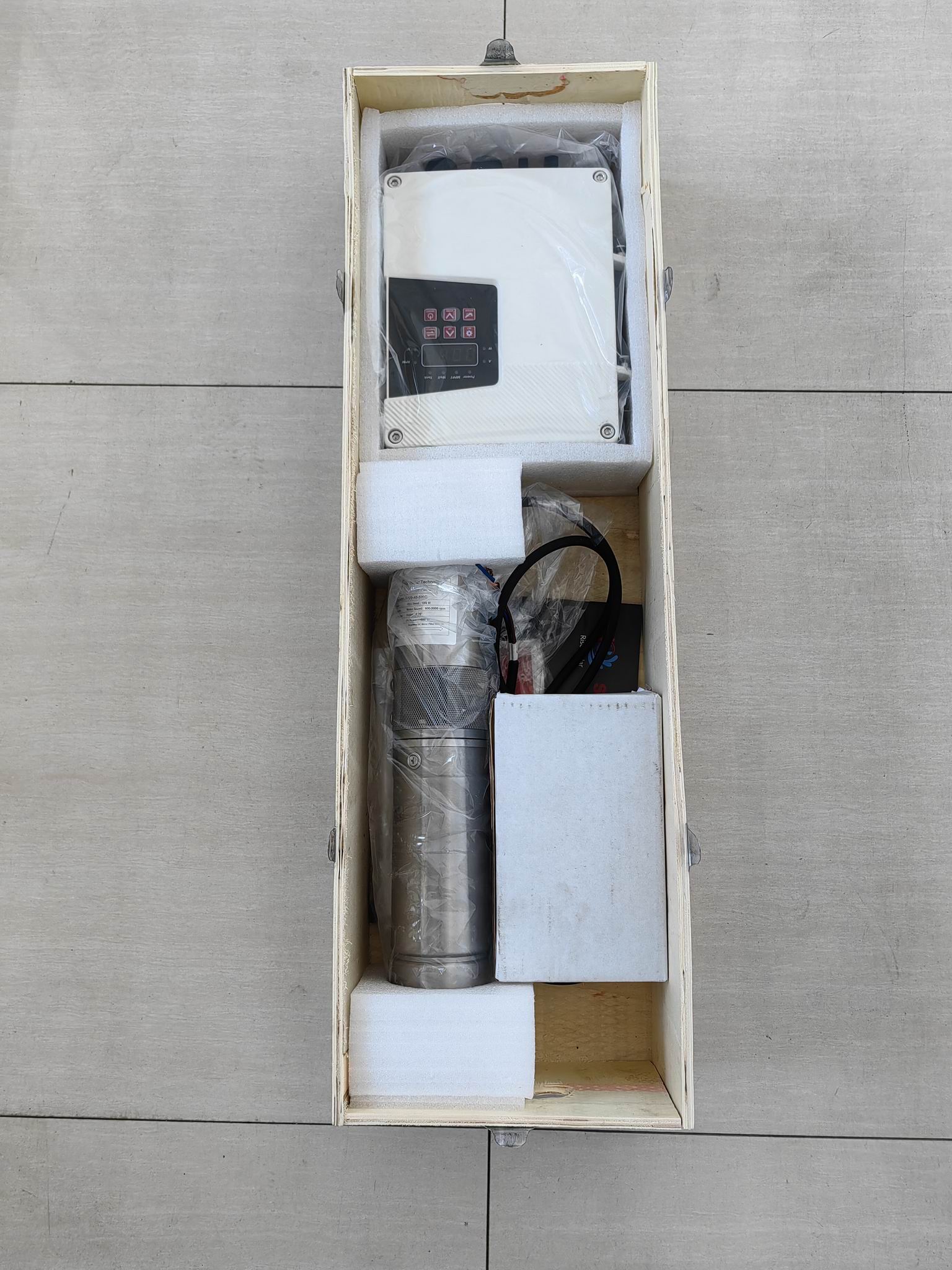 48V DC Solar Submersible Deep Well Screw Pump with MPPT Charge Controller