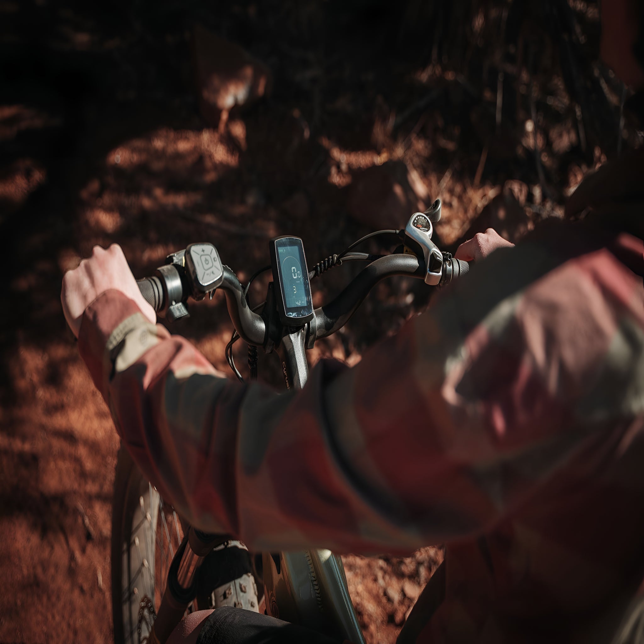 Cyrusher Rover Step-Over Full-Suspension E-Bike